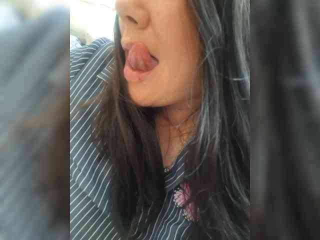 Naturally_Mom webcam