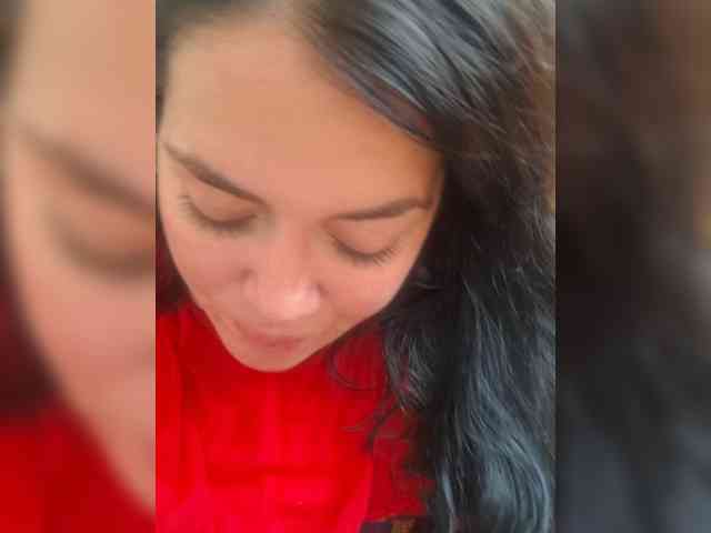 Naturally_Mom webcam