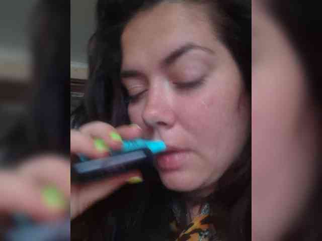 Naturally_Mom webcam