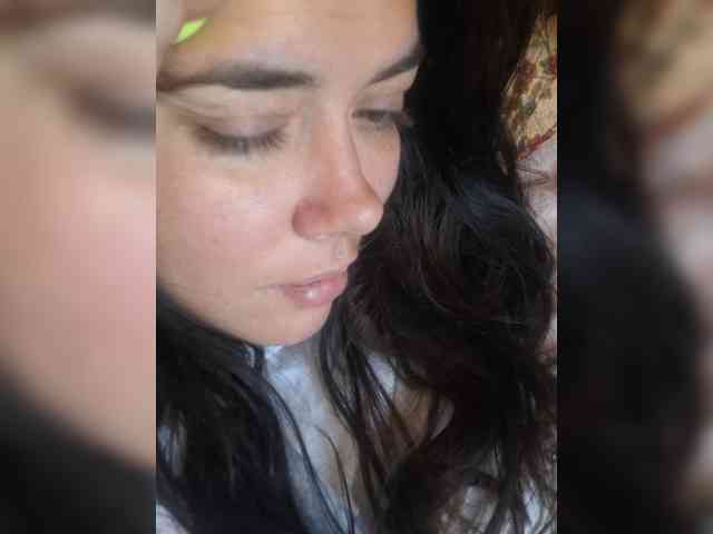 Naturally_Mom webcam
