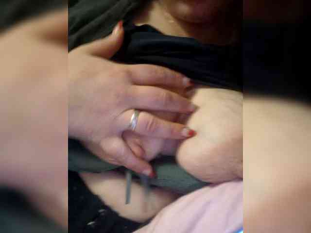 Naturally_Mom webcam