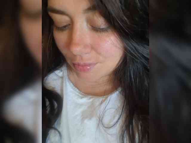 Naturally_Mom webcam