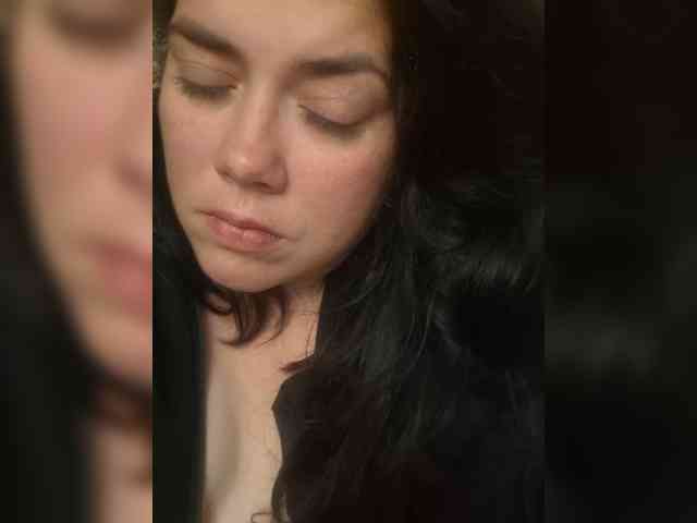 Naturally_Mom webcam