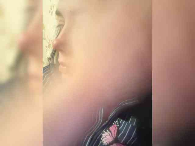 Naturally_Mom webcam
