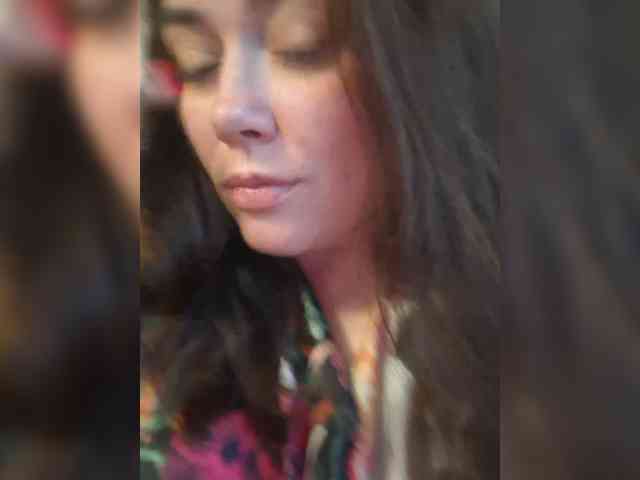 Naturally_Mom webcam