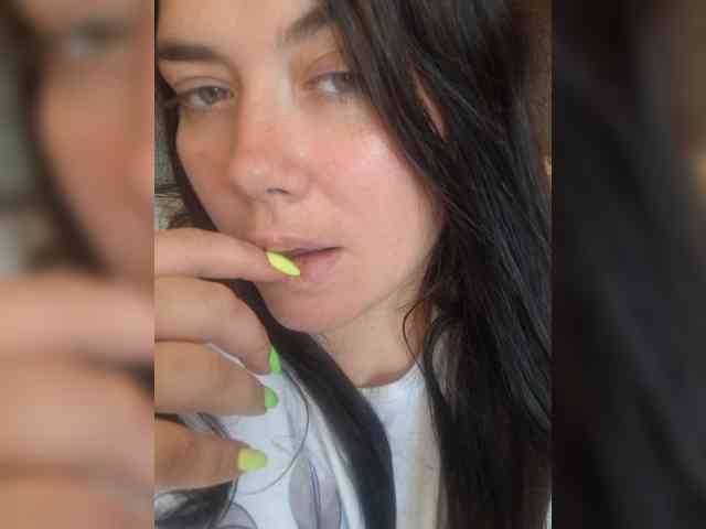 Naturally_Mom webcam