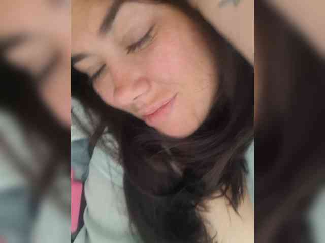 Naturally_Mom webcam