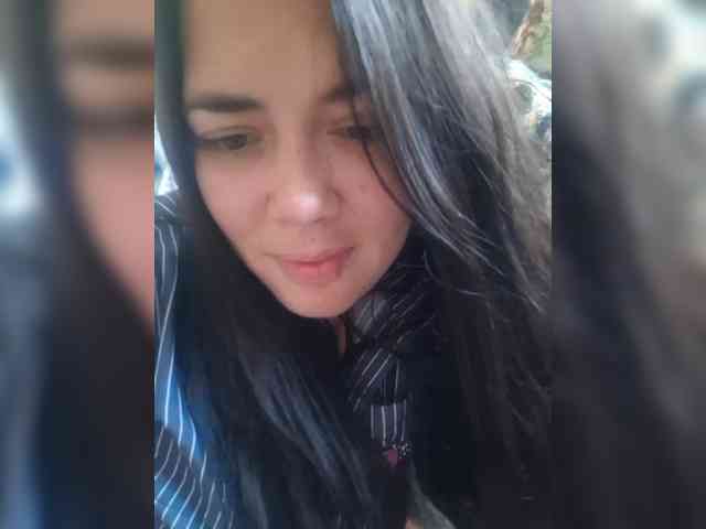 Naturally_Mom webcam