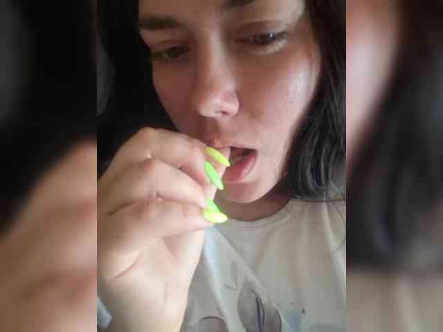 Naturally_Mom webcam