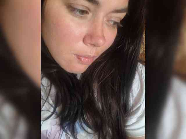 Naturally_Mom webcam