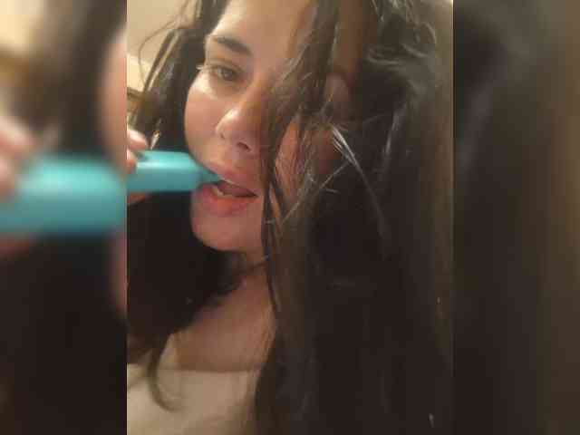 Naturally_Mom webcam