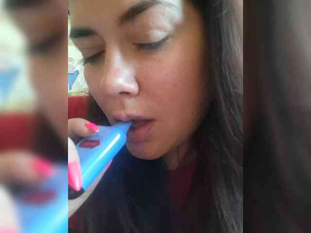 Naturally_Mom webcam