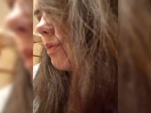 Naturally_Mom webcam