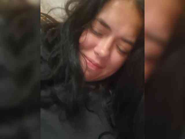 Naturally_Mom webcam