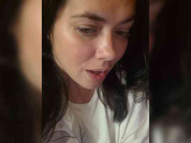 Naturally_Mom webcam