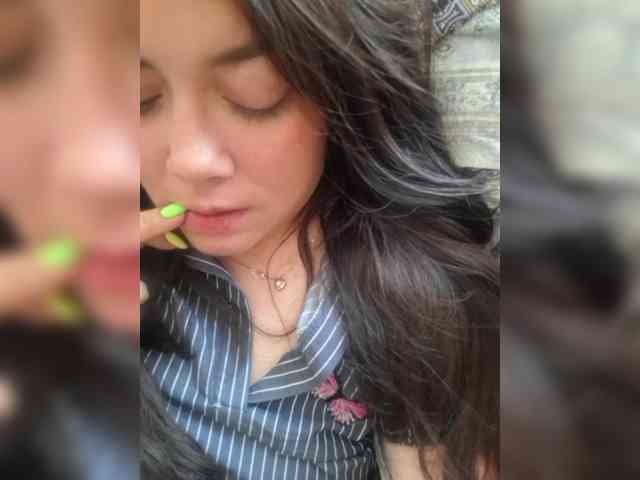 Naturally_Mom webcam