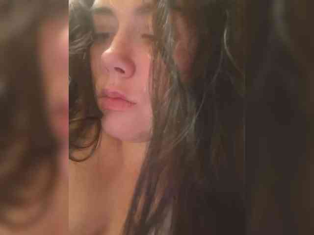 Naturally_Mom webcam