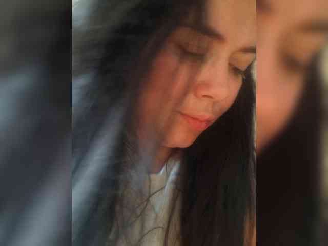 Naturally_Mom webcam