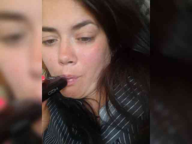 Naturally_Mom webcam
