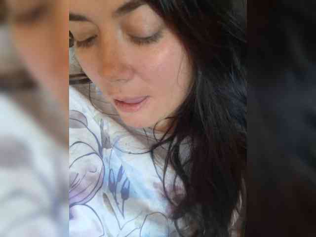Naturally_Mom webcam