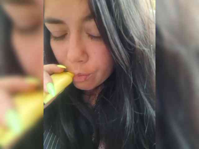 Naturally_Mom webcam