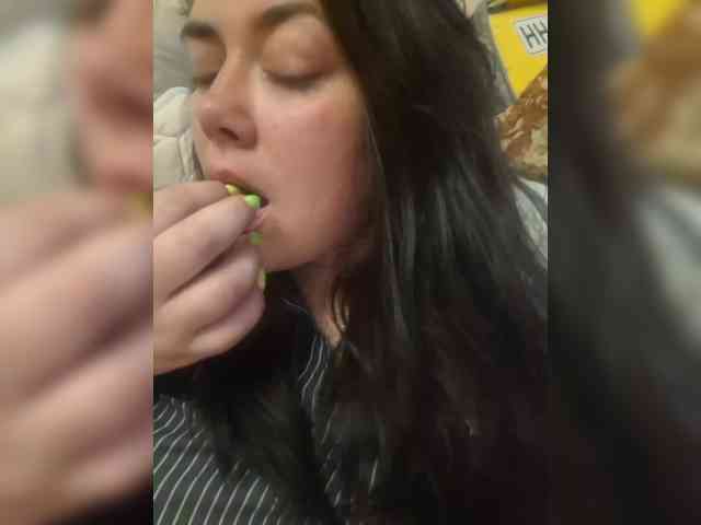 Naturally_Mom webcam