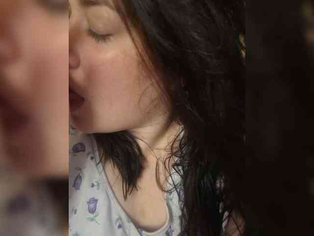 Naturally_Mom webcam