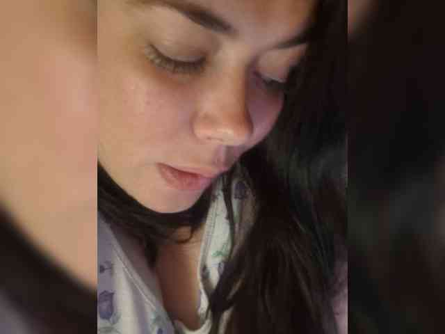 Naturally_Mom webcam