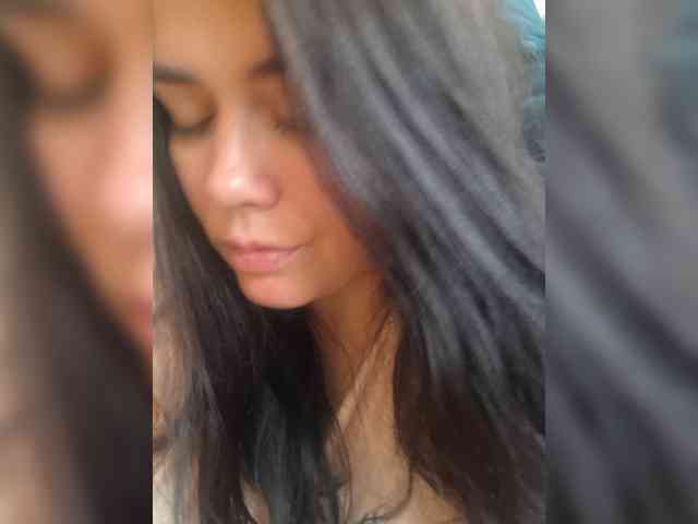 Naturally_Mom webcam
