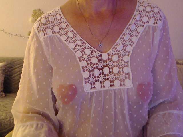 goodSnowQueen live cam on BongaCams