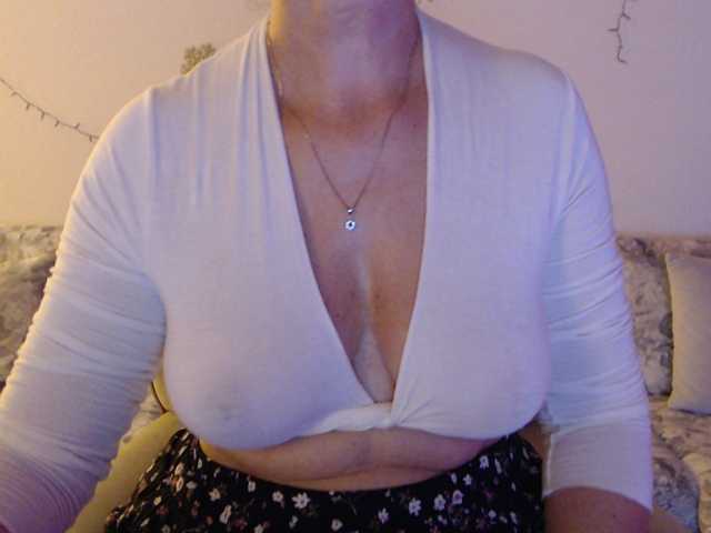 goodSnowQueen, en vivo ahora en BongaCams