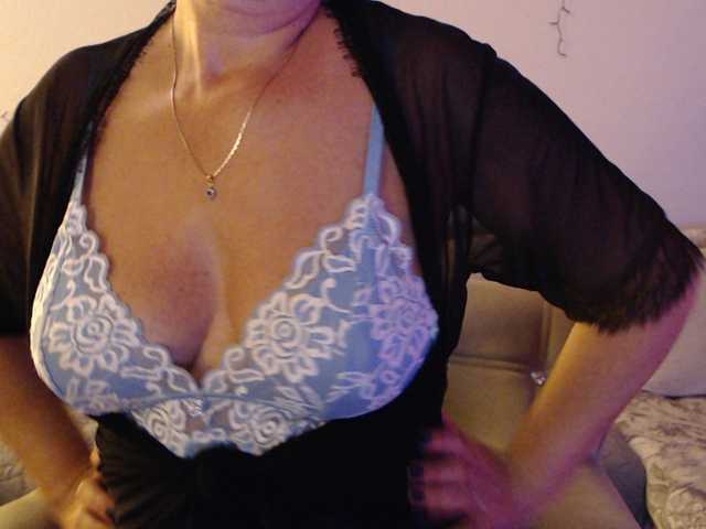 goodSnowQueen live cam preview
