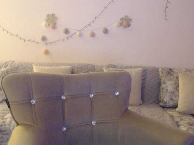 goodSnowQueen's BongaCams show and profile