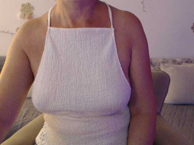 goodSnowQueen live cam on BongaCams