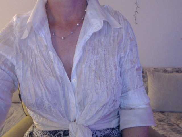 goodSnowQueen's BongaCams show and profile