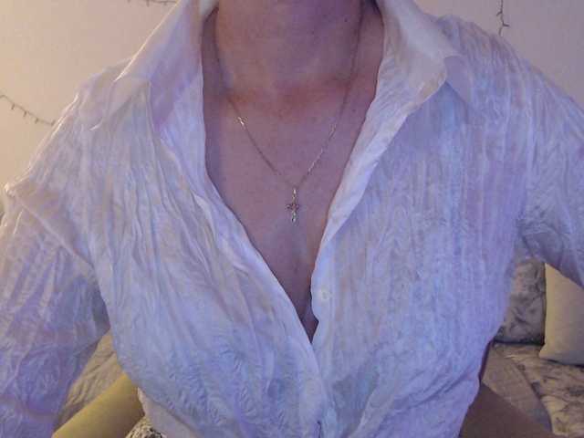 goodSnowQueen's BongaCams show and profile