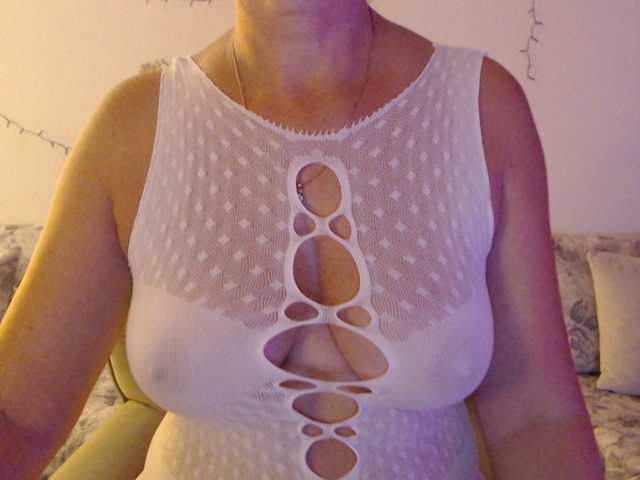 goodSnowQueen, en directo ahora en BongaCams