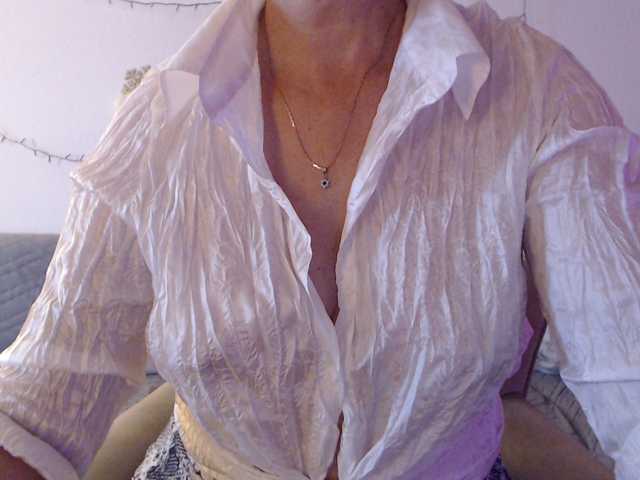 goodSnowQueen live cam on BongaCams