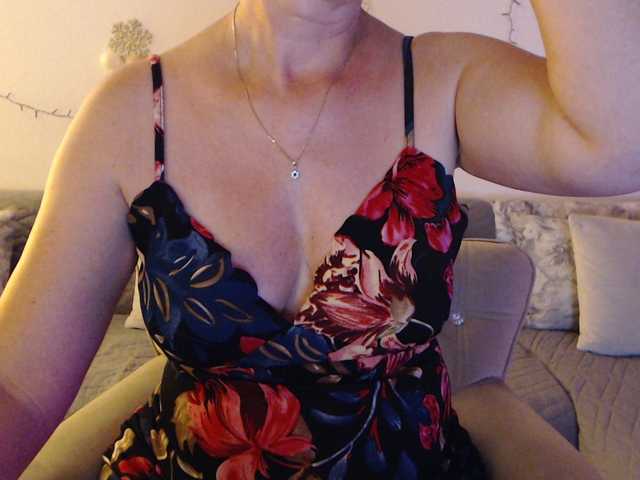 goodSnowQueen live cam on BongaCams