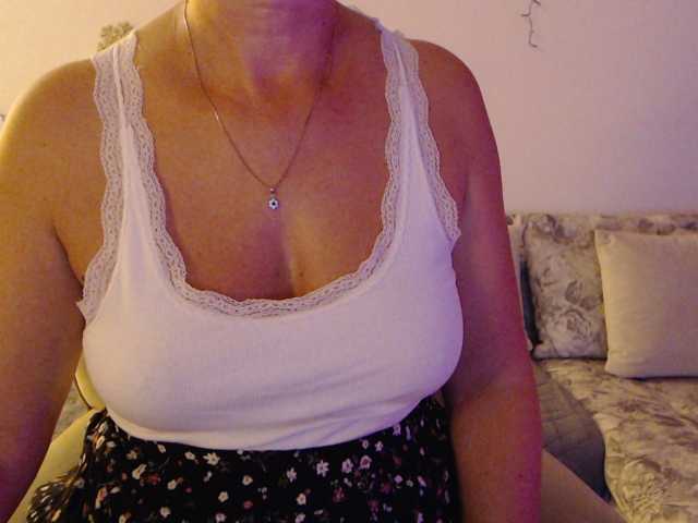 goodSnowQueen live cam on BongaCams