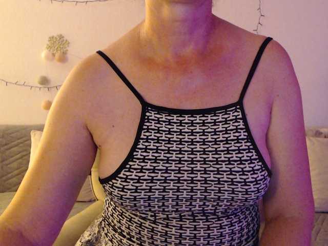 goodSnowQueen live cam on BongaCams