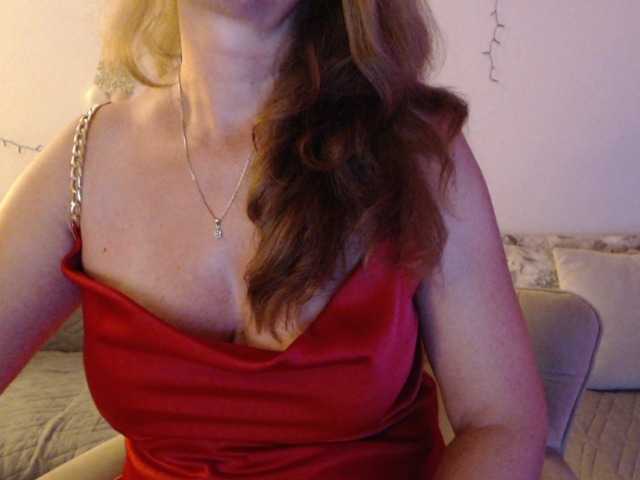 goodSnowQueen live cam on BongaCams