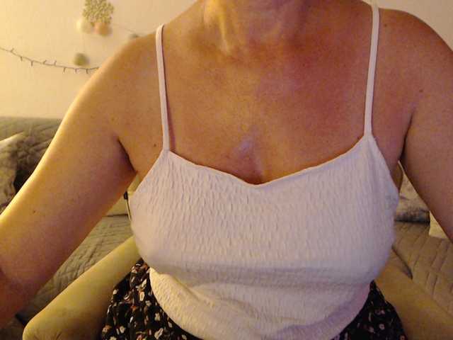 goodSnowQueen live cam on BongaCams