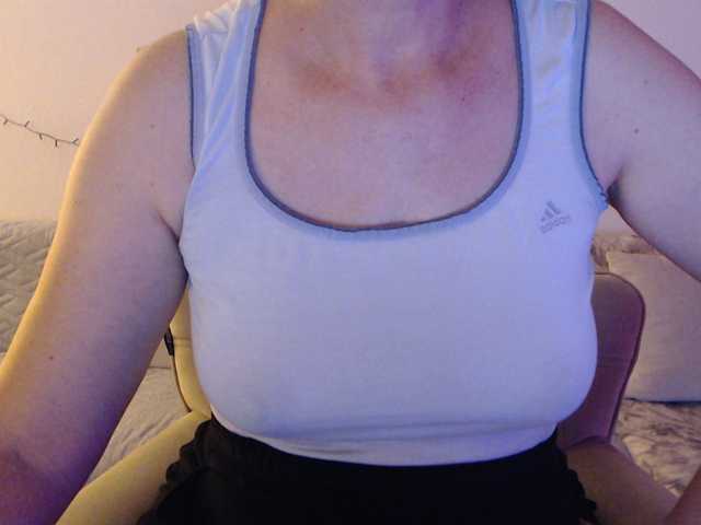 goodSnowQueen live cam on BongaCams
