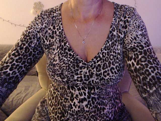 goodSnowQueen live cam on BongaCams