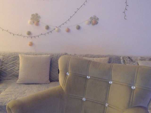 goodSnowQueen webcam