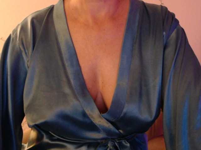 goodSnowQueen live cam on BongaCams