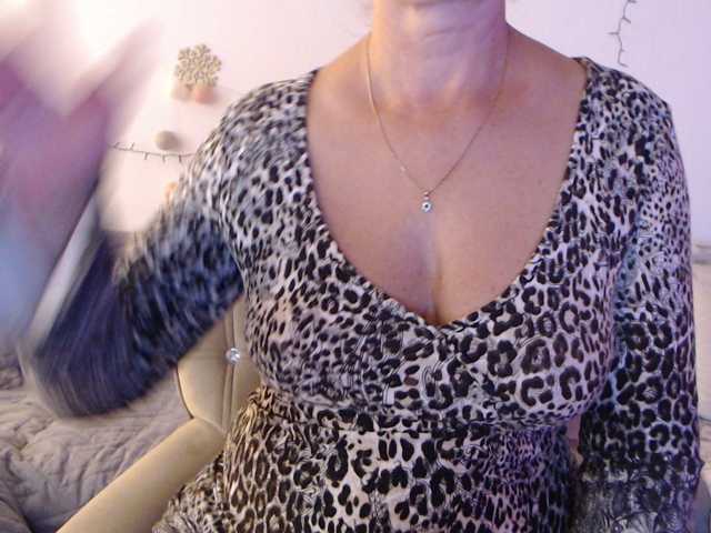 goodSnowQueen live cam on BongaCams