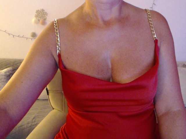 goodSnowQueen live cam on BongaCams