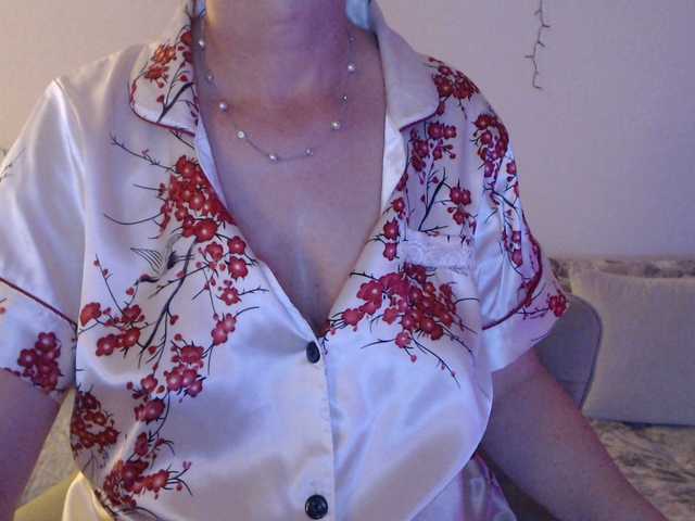 goodSnowQueen's BongaCams show and profile